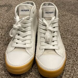 White Womens Tommy Hilfiger Hightop Shoe, Women’s size 7